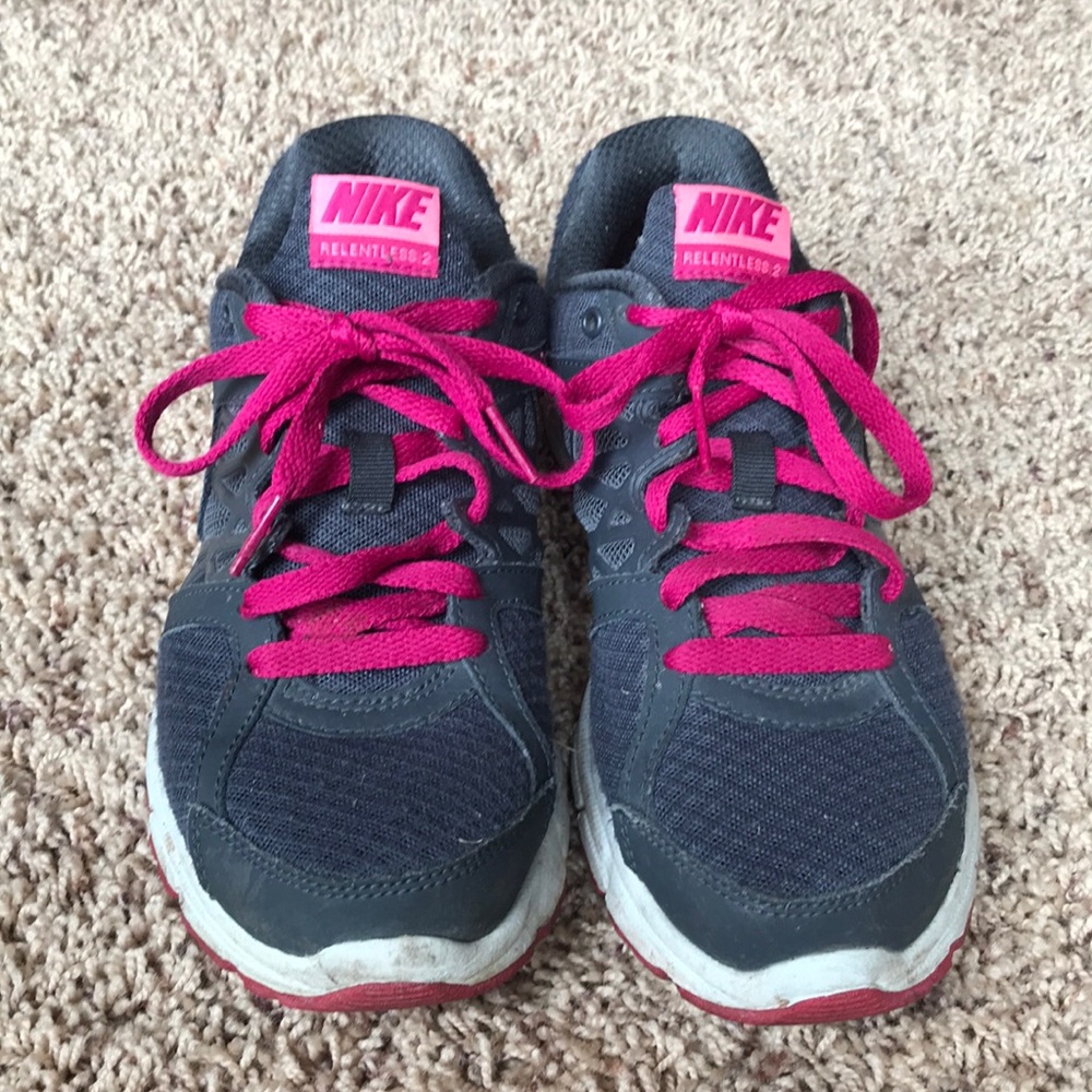 Nike “Relentless 2” running shoes